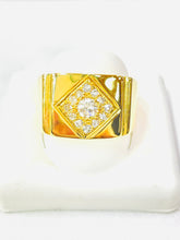 Load image into Gallery viewer, 18 karat yellow Gold ring man 0.5 CT
