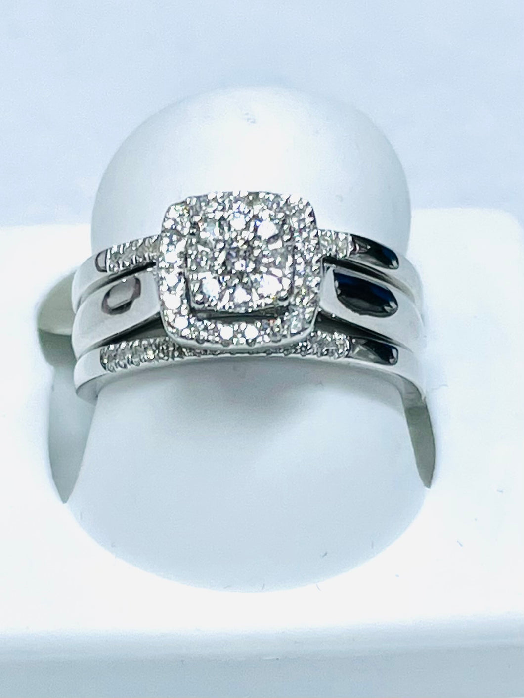 10 karat White gold diamond ring 0.5 CT