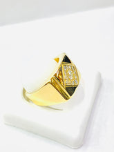Load image into Gallery viewer, 18 karat yellow Gold ring man 0.5 CT
