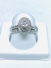 Load image into Gallery viewer, 10 Karat white Gold Diamond with band Lady Ring 1 ct
