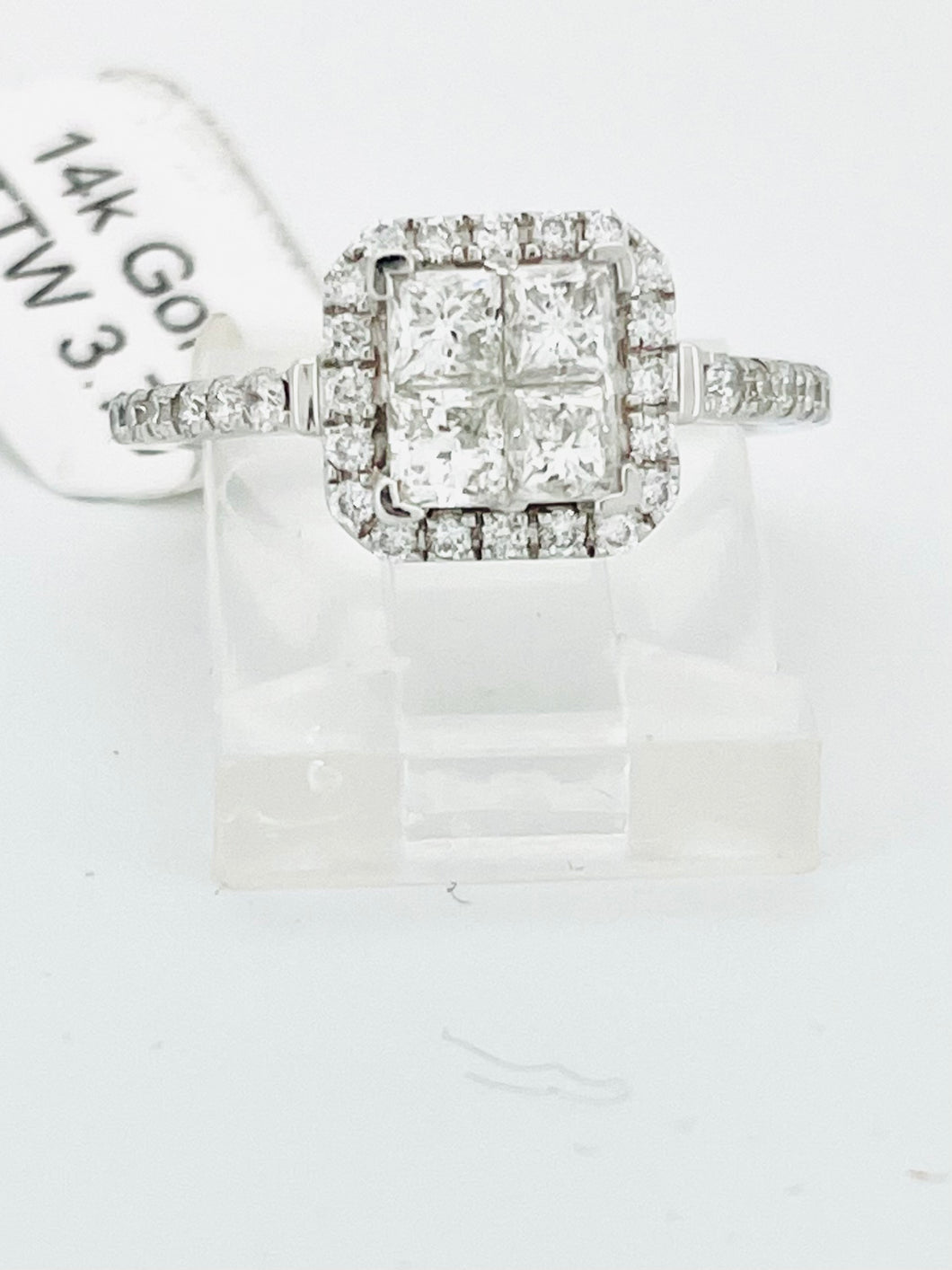 14 karat white Gold diamond lady ring 3.7 CT