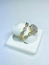 Load image into Gallery viewer, 10 karat yellow Gold diamond ring 1 CT
